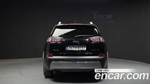 Jeep Cherokee 2021 — ფოტო 31/32