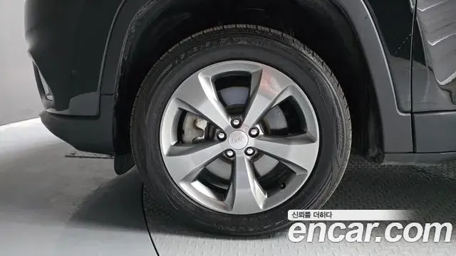 Jeep Cherokee 2021 — ფოტო 5/32