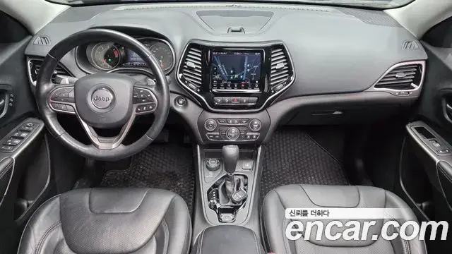 Jeep Cherokee 2021 — ფოტო 13/32