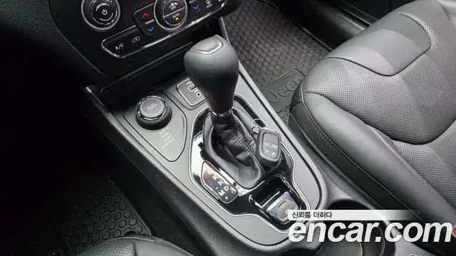 Jeep Cherokee 2021 — ფოტო 9/32