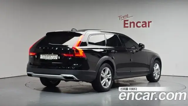 Volvo V90 Cross Country 2018 — Фото 2/20