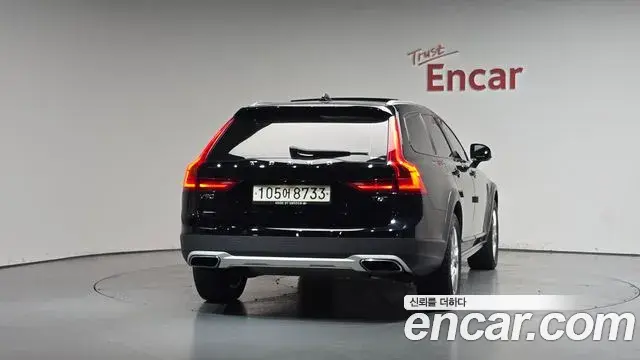 Volvo V90 Cross Country 2018 — Фото 4/20
