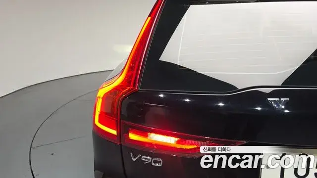 Volvo V90 Cross Country 2018 — Photo 13/32