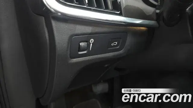 Volvo V90 Cross Country 2018 — Photo 24/32