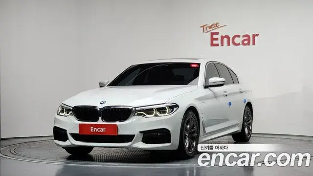 BMW 5 Series 2020 — Photo 9/33