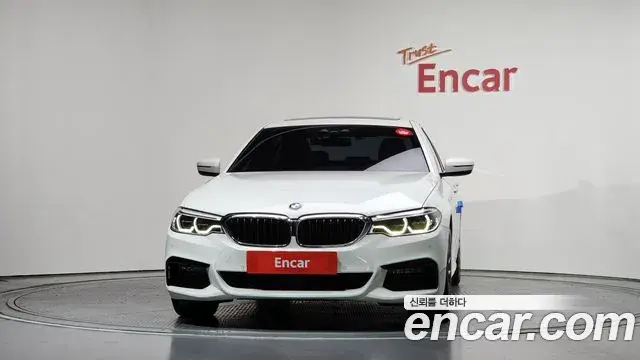 BMW 5 Series 2020 — Photo 30/33