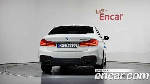 BMW 5 Series 2020 — Photo 32/33
