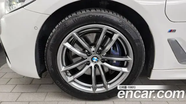 BMW 5 Series 2020 — Photo 29/33