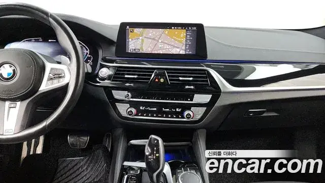 BMW 5 Series 2020 — Photo 18/33