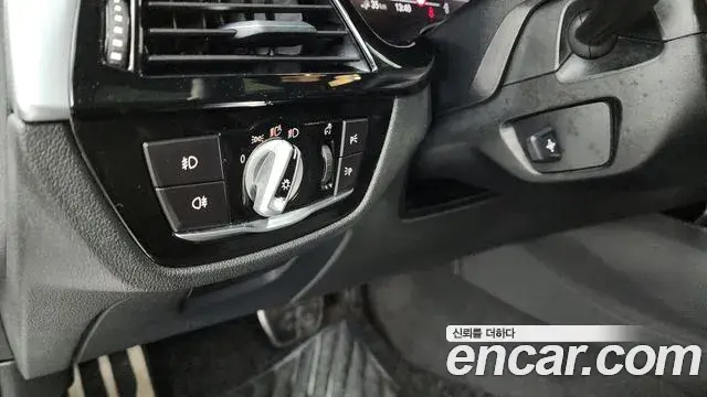 BMW 5 Series 2020 — Photo 25/33