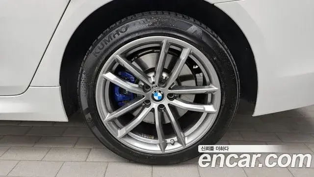 BMW 5 Series 2020 — Photo 22/33
