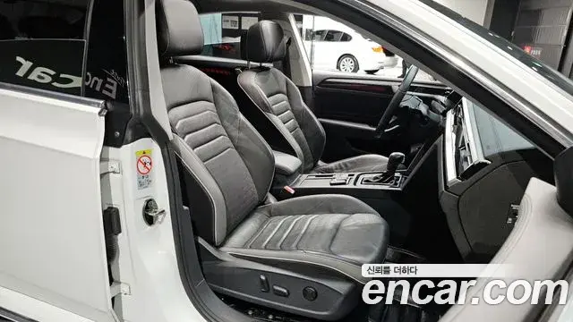 Volkswagen Arteon 2023 — Şəkil 27/32