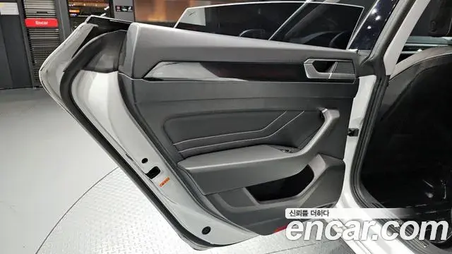 Volkswagen Arteon 2023 — Şəkil 28/32