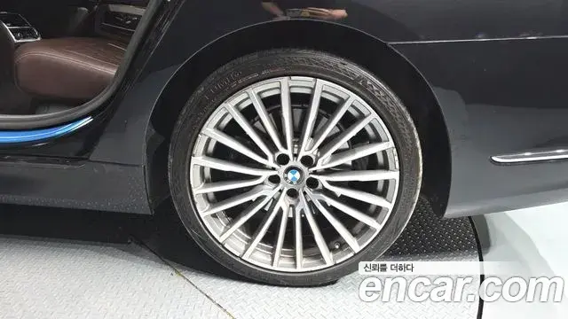 BMW 7 Series 2021 — ფოტო 19/20