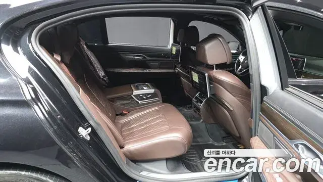 BMW 7 Series 2021 — ფოტო 17/20