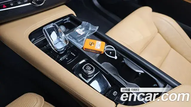 Volvo XC90 2023 — ფოტო 26/32