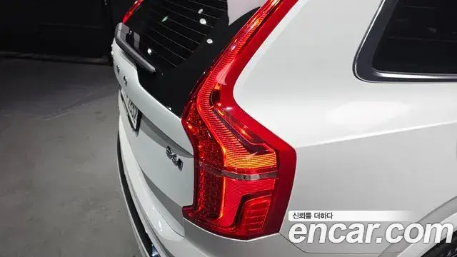 Volvo XC90 2023 — ფოტო 30/32