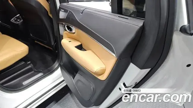 Volvo XC90 2023 — ფოტო 17/32