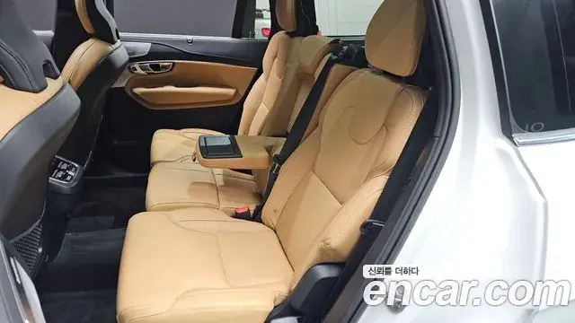 Volvo XC90 2023 — ფოტო 16/32