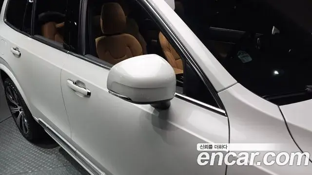 Volvo XC90 2023 — ფოტო 28/32