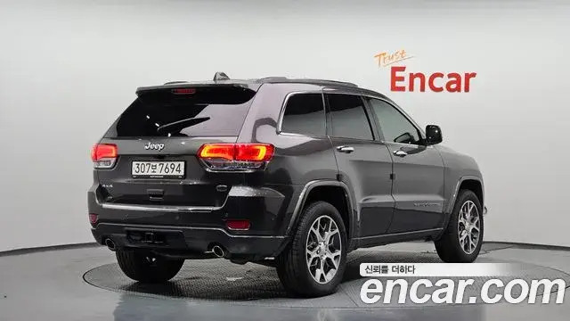 Jeep Grand Cherokee 2020 — Фото 1/20