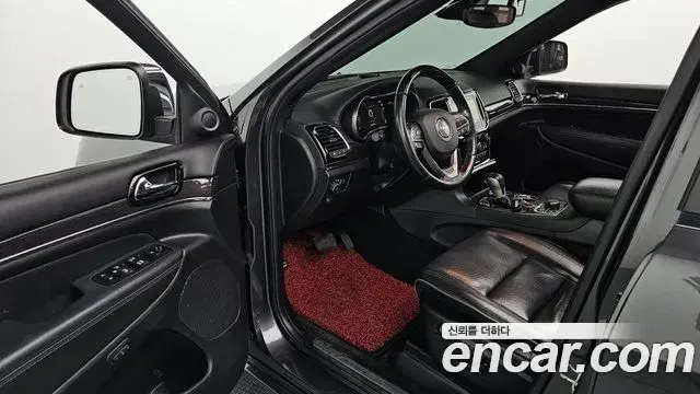 Jeep Grand Cherokee 2020 — Фото 9/20