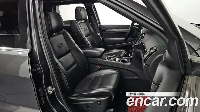 Jeep Grand Cherokee 2020 — Фото 11/20