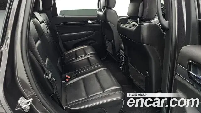 Jeep Grand Cherokee 2020 — Фото 12/20