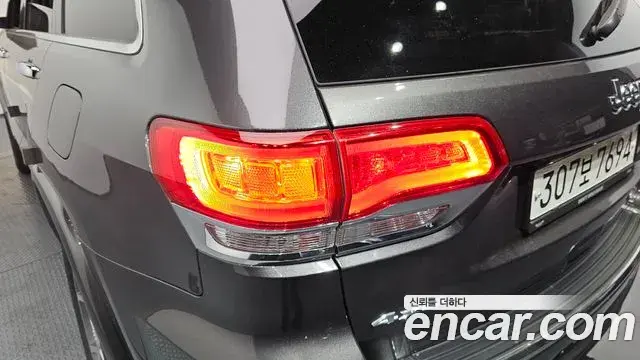Jeep Grand Cherokee 2020 — Photo 9/35