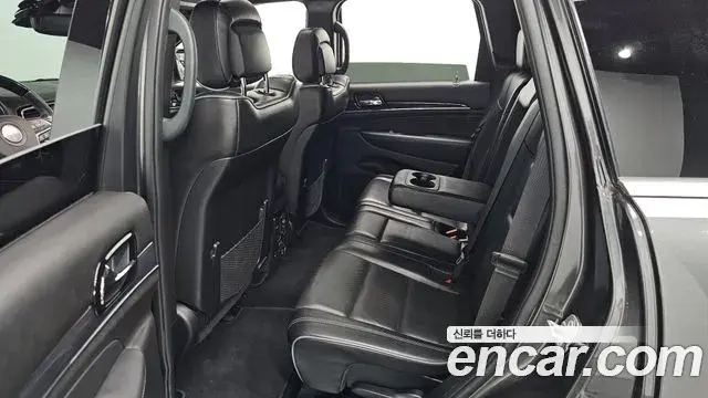 Jeep Grand Cherokee 2020 — Photo 28/35
