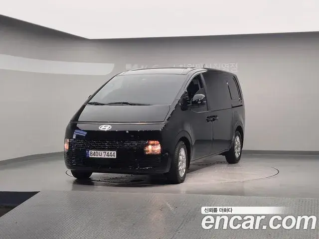 Hyundai Staria 2025 — Photo 10/20