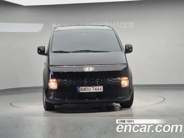 Hyundai Staria 2025 — Photo 19/20