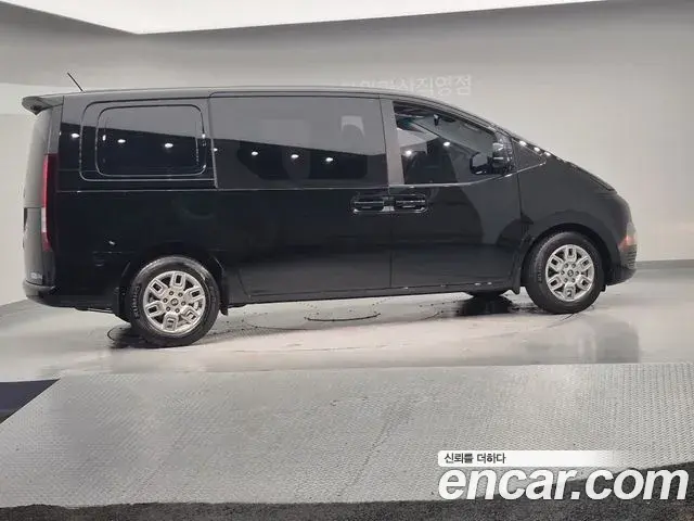 Hyundai Staria 2025 — Photo 12/20