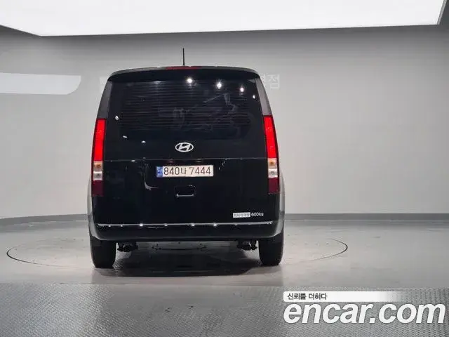 Hyundai Staria 2025 — Photo 20/20