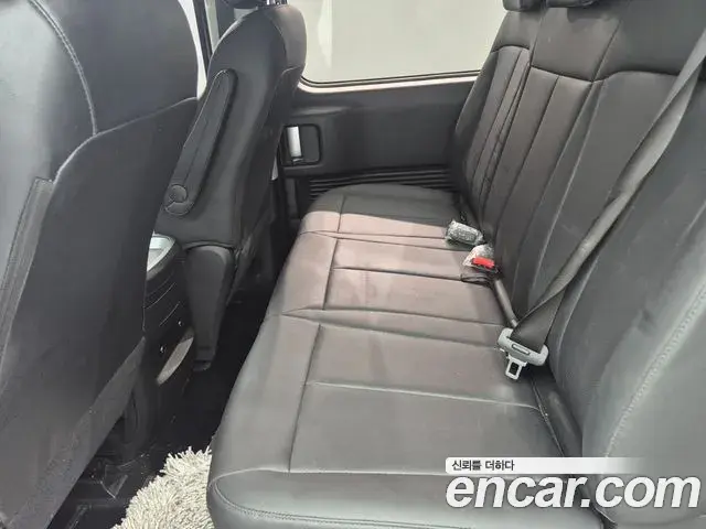 Hyundai Staria 2025 — Photo 1/20