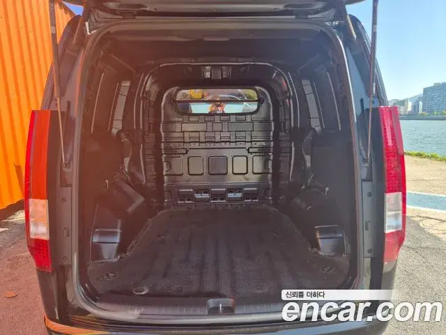 Hyundai Staria 2025 — Photo 15/20