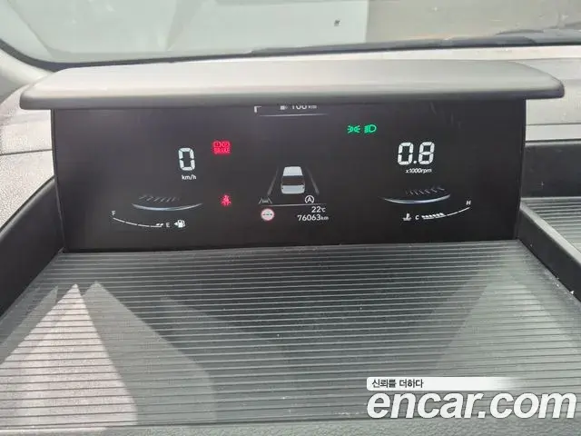 Hyundai Staria 2025 — Photo 13/20