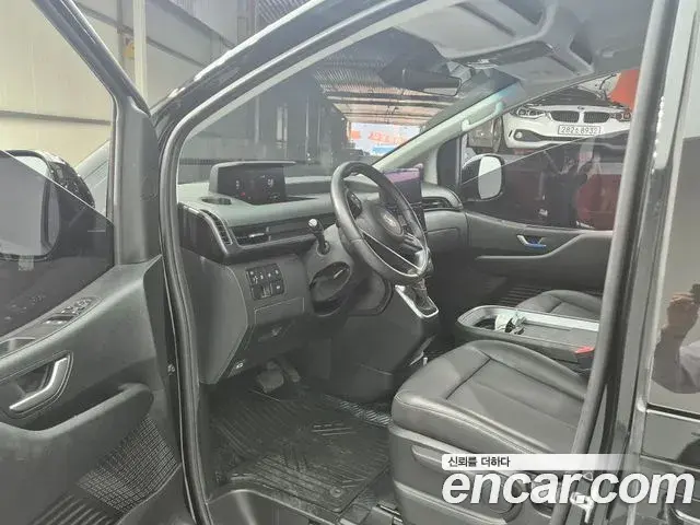 Hyundai Staria 2025 — Photo 3/20