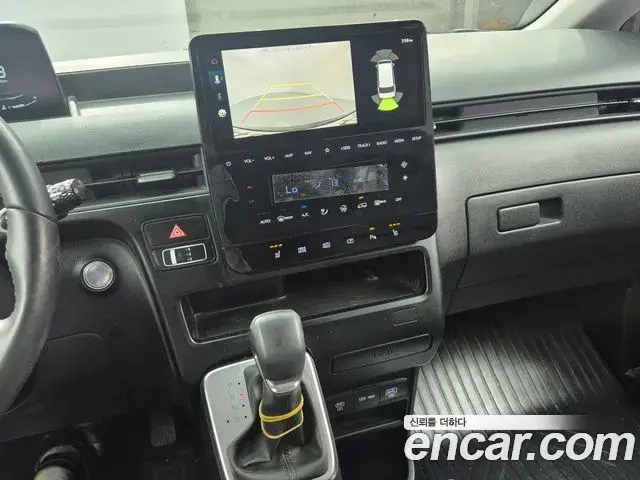 Hyundai Staria 2025 — Photo 5/20