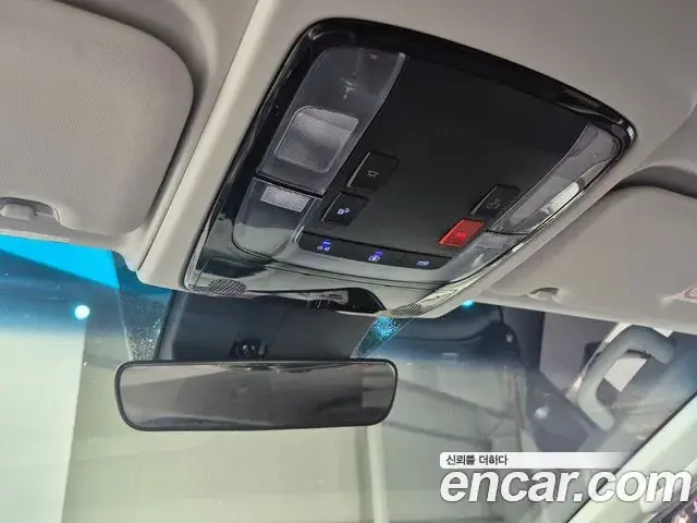 Hyundai Staria 2025 — Photo 14/20