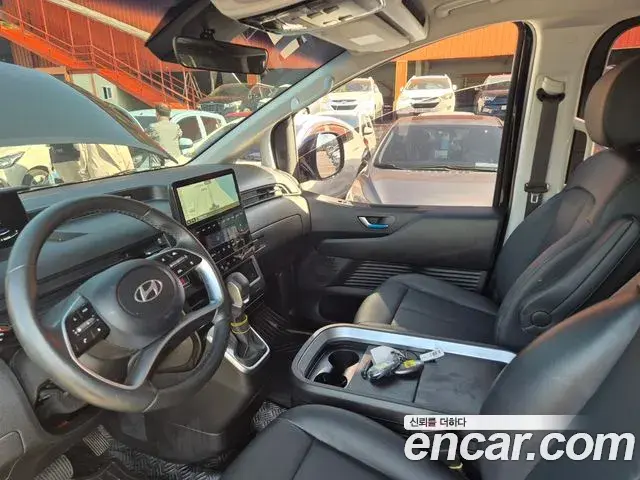 Hyundai Staria 2025 — Photo 4/20