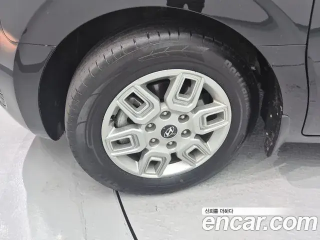 Hyundai Staria 2025 — Photo 6/20