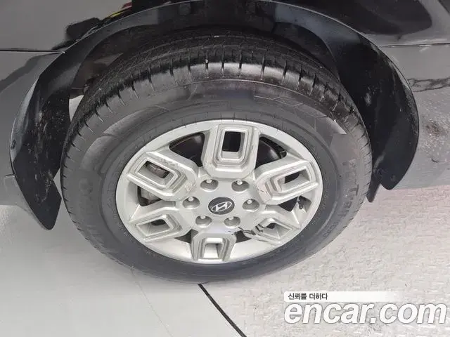 Hyundai Staria 2025 — Photo 17/20