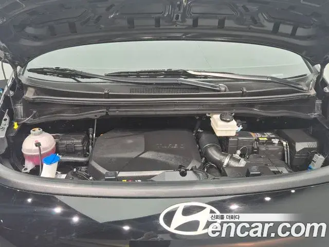 Hyundai Staria 2025 — Photo 18/20