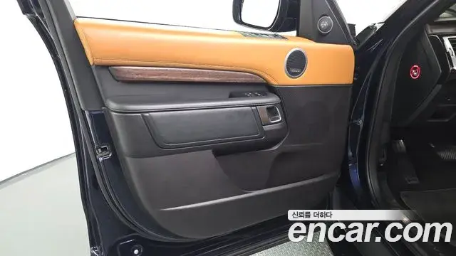 Land Rover Discovery 5 2019 — Şəkil 29/35