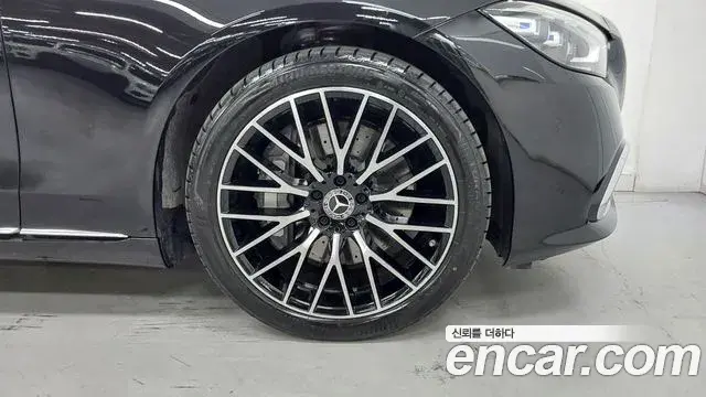 Mercedes-Benz S-Class 2025 — Photo 2/17