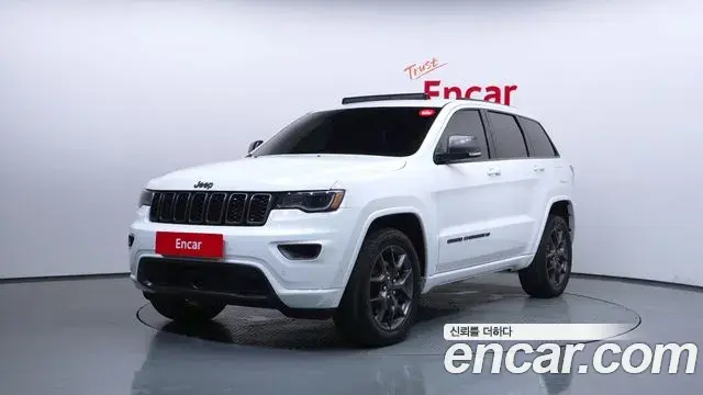 Jeep Grand Cherokee 2021 — Фото 1/20