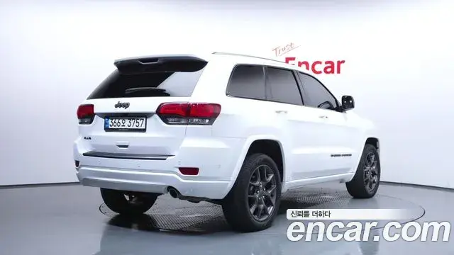 Jeep Grand Cherokee 2021 — Фото 2/20