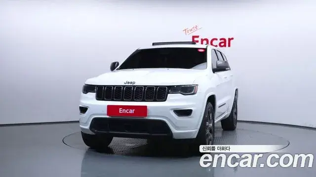 Jeep Grand Cherokee 2021 — Фото 3/20
