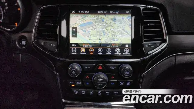 Jeep Grand Cherokee 2021 — Фото 13/20